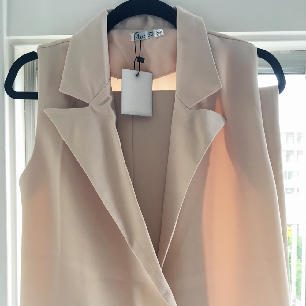 Beautiful suit - Picture 2 of 5